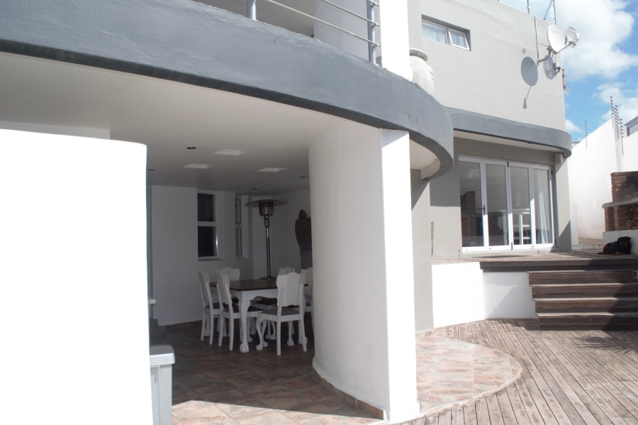 6 Bedroom Property for Sale in Perlemoenbaai Western Cape